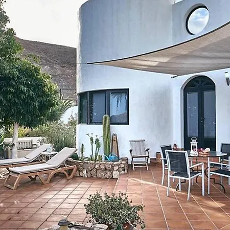 Holiday Villa *